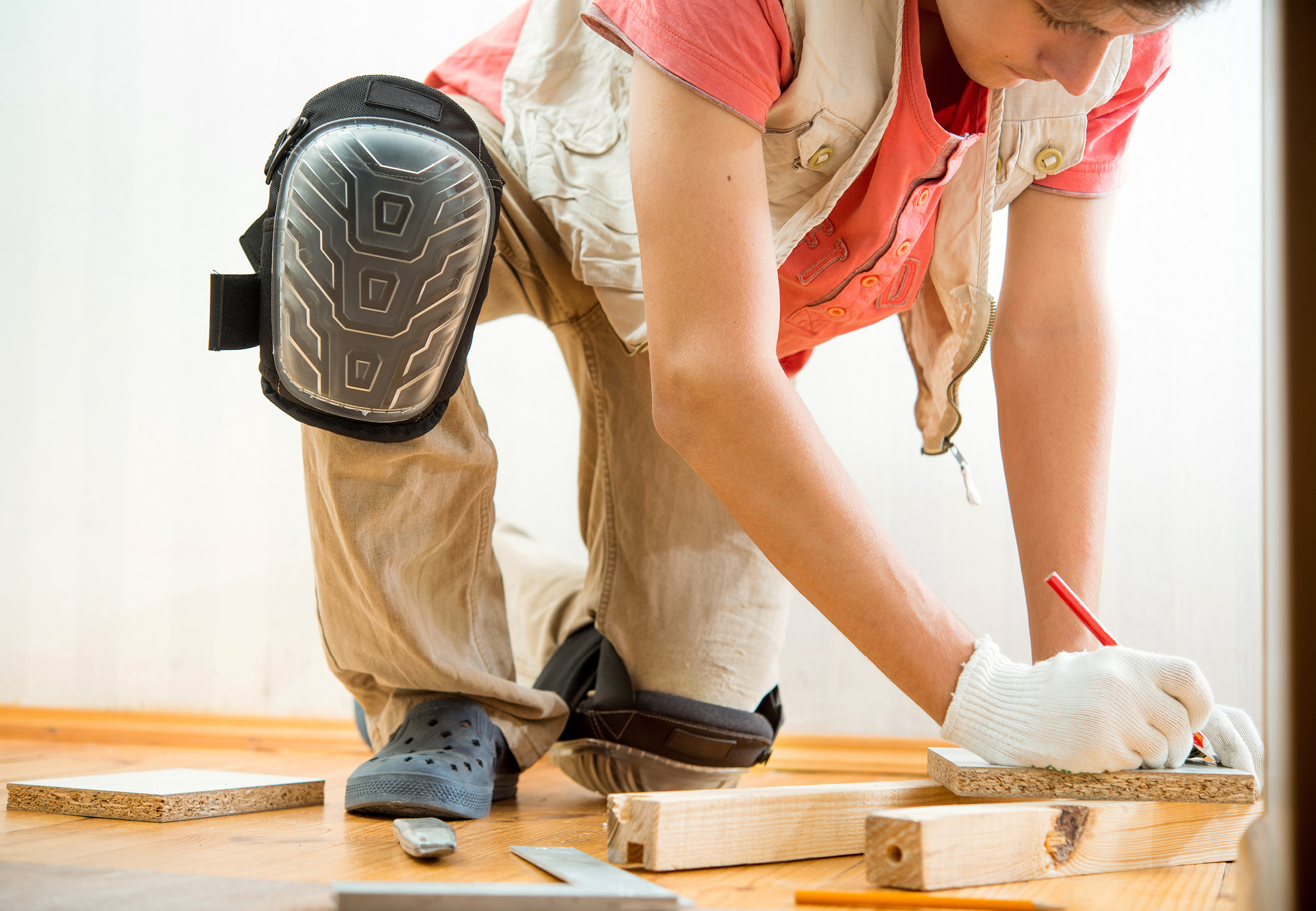 Der richtige Knieschutz für Arbeiten in kniender Haltung Der richtige Knieschutz für Arbeiten in kniender Haltung